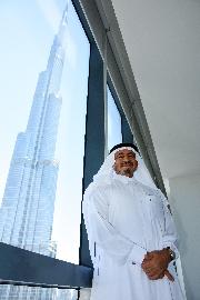 المهندس صبحي بترجي امام برج خليفة في دبي